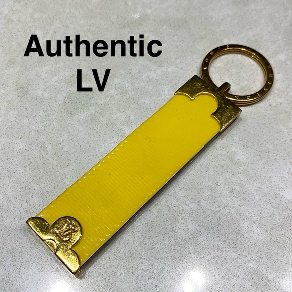 Louis Vuitton Accessories - LOUIS VUITTON VINTAGE KEY RING TAB PATENT LEATHER YELLOW GOLD TONE UNISEX ⭐️⭐️⭐️